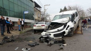Diyarbakırda feci kaza güvenlik kamerasına yansıdı: 1 ölü, 3 ağır yaralı