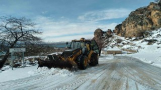 Diyarbakırda kardan kapanan 474 kilometre yol ulaşıma açıldı