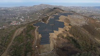 Doğu Karadenizin yüksek tepeleri güneş enerji santralleri ile kaplanıyor