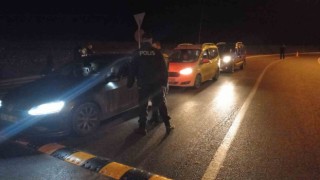 Edirnede araçlar didik didik arandı