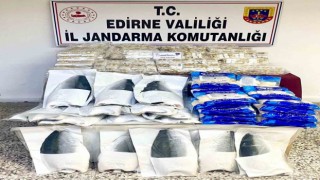 Edirnede yüzlerce süs eşyası takı ve deniz ürünü ele geçirildi