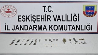 Elinde bulundurduğu 74 parça tarihi eseri satmak isterken suçüstü yakalandı