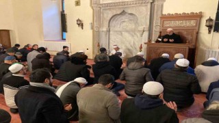 Eller şehitler için semaya kalktı