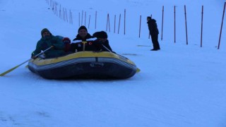 Ergan Kayak Merkezinde kar raftingi renkli görüntüler oluşturdu