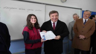 Erzincanda öğrenciler karne heyecanı yaşadı