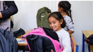 Erzurumlu iş insanından depremzede öğrencilere yardım