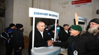 Esenyurt Belediyesinden vatandaşlara kandil simidi ikramı