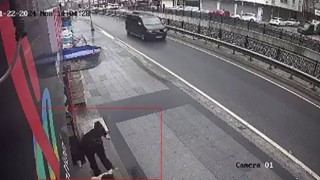 Esenyurtta bıçaklı saldırgan dehşeti