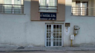 Eşi ve oğlu tarafından evde ölü bulunan yaşlı kadının darp edilerek öldürüldüğü ortaya çıktı