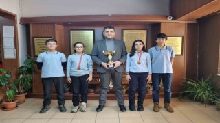Eskişehir Ticaret Borsası Ortaokulu Kız Masa Tenisi Takımı Eskişehir birinciliği kazandı
