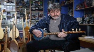 Ev aletinden yaptığı çalgı mutfak aletlerini konuşturan adam olarak anılmasını sağladı