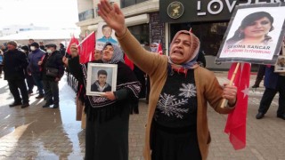 Evlat nöbetindeki anne: “Çocuklarımızın kanıyla kendi çocuklarını okutuyorlar