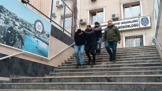 Fatihte bir turist kapkaççıların hedefi oldu