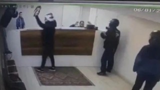 Fatihte kargo şubesinde gasp girişimi kamerada