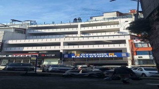 Fatihte otoparktaki bir araçtan 3 bin 300 euro ile 5 bin dolar çalındı iddiası