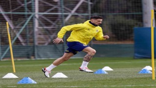 Fenerbahçede Rade Krunic, takımla ilk antrenmanına çıktı