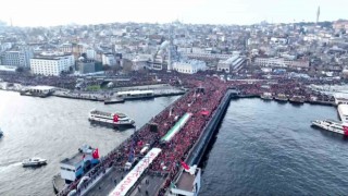 Galata Köprüsünde düzenlenen Filistine destek yürüyüşüne binlerce vatandaş akın etti