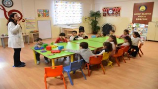 Gaziantepte minik çocuklar İngilizce öğreniyor
