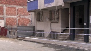 Gaziosmanpaşada inşaat temelinde toprak kaydı, 2 bina tahliye edildi