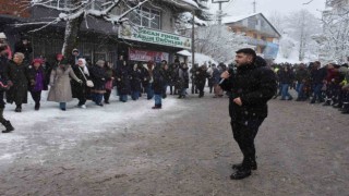 Geleneksel olan festivalde 1 ton hamsi pişti, 7den 70e yüzler güldü