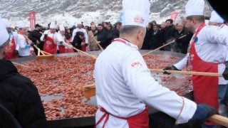 Geleneksel Sivrihisar Dövme Sucuk Festivaline binlerce vatandaş akın etti