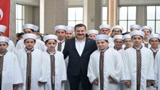 Genç hafızlar mezuniyet coşkusunu yaşadı