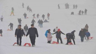 Güzeltepe Kayak Merkezi kar yağışıyla sezonu açtı