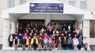 Hakkari jandarmadan öğrencilere sinema etkinliği sürprizi