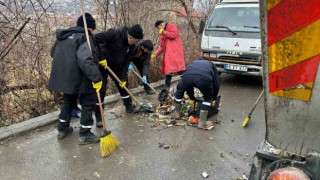 Hakkaride 50 personel ile çevre temizliği