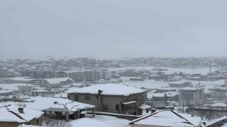 Hakkaride 96 köy ve 202 mezra yolu ulaşıma kapandı