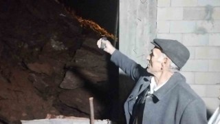 Hakkaride heyelan: Dağdan kopan kaya parçaları evin üzerine düştü