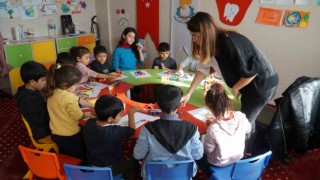 Haliliyede kadınlar verimli zaman geçiriyor