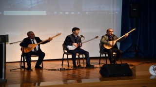 Halk ozanından Devlet Bahçeliye “Devlet geliyor devlet” türküsü