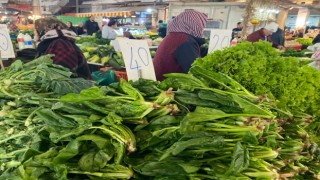 Halk pazarı en yoğun günlerinden birini yaşadı