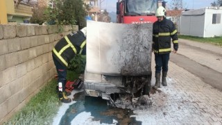 Hassada Tofaş otomobilde çıkan yangını itfaiye söndürdü