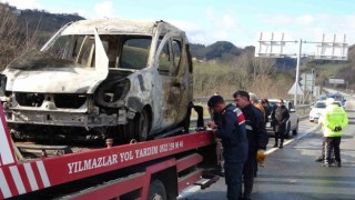 Hastane yolunda dehşeti yaşadılar: Araç 10 dakikada küle döndü