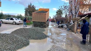 Hatay Büyükşehir Belediyesi ekipleri, yaşanan 125 su taşkını vakasına müdahale etti