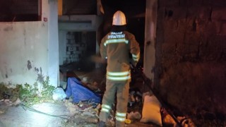 Hatayda metruk binada yangın çıktı