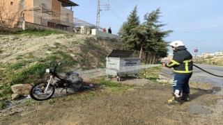 Hatayda motosiklet yandı