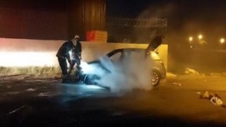 Hatayda yanan otomobilde maddi hasar oluştu