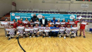 Hentbol Küçükler Grup Müsabakalarında birinci oldular