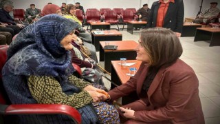 Huzurevindeki büyükleri yalnız bırakmadılar