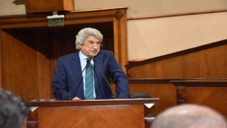İBB Meclisinde CHPli Meclis üyesinin AK Partili belediye başkanlarına yaptığı övgüye CHP sıralarından tepki