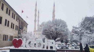 Iğdırda kar yağışı etkili oluyor