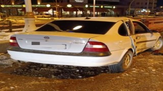 İki otomobil çarpıştı: 3 yaralı