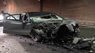Ilgaz 15 Temmuz İstiklal Tünelinde tıra çarparak paramparça olan lüks otomobilin sürücüsü öldü