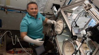 İlk Türk Astronot Alper Gezeravcı Uzayda Deneylere Başladı
