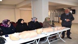 İlk yardımın önemine değinerek seminere katıldı