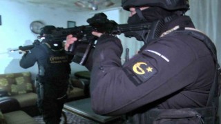 Interpol tarafından kırmızı bültenle aranan DEAŞ üyeleri Adanada yakalandı