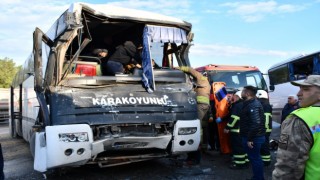 İşçi servislerinin çarpıştığı kazada yaralı sayısı 11 oldu